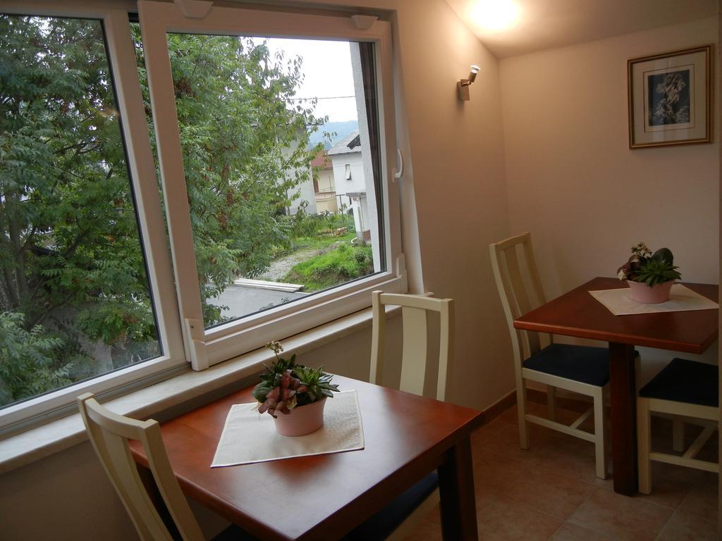 Rooms & Apartment Mira G. Postojna Exterior foto