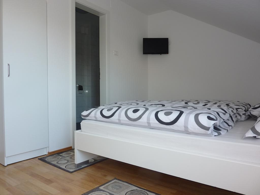 Rooms & Apartment Mira G. Postojna Cameră foto