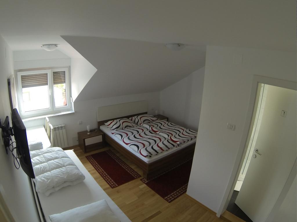Rooms & Apartment Mira G. Postojna Exterior foto